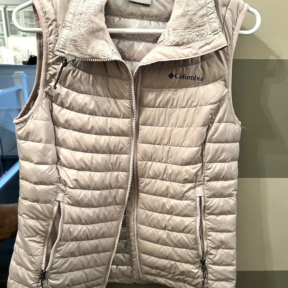 Columbia Women's Quilted Vest - Beige